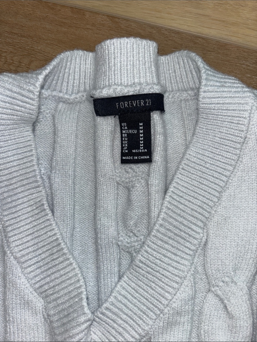 Cable Knit V-Neck Cropped Sweater - light Blue - Picture 2 of 3